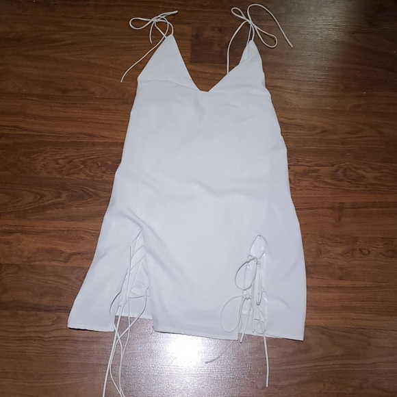 2/25$ - White Dress - Picture 2 of 2